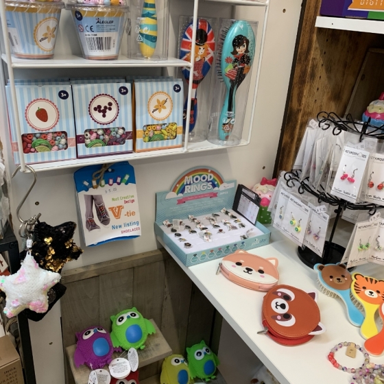 Fluoreszierende Schnürsenkel Geschenkidee, Geburtstag, Weihnachten, Kinder, Geschäft, Freiburg, Schweiz