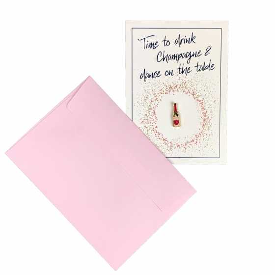 Geburtstagskarte mit Champagner Ansteck-Pin und rosa Briefumschlag