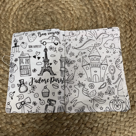 Petit livre lavable en tissu à colorier, idée cadeaux enfant, couture, produit artisanal suisse, boutique, fribourg