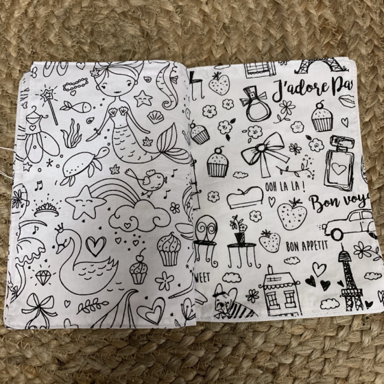 Petit livre lavable en tissu à colorier, idée cadeaux enfant, couture, produit artisanal suisse, boutique, fribourg