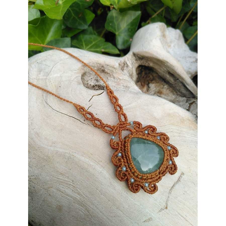 Aigue-Marine - Collier micro-macramé - Communication, Tolérance, Confiance