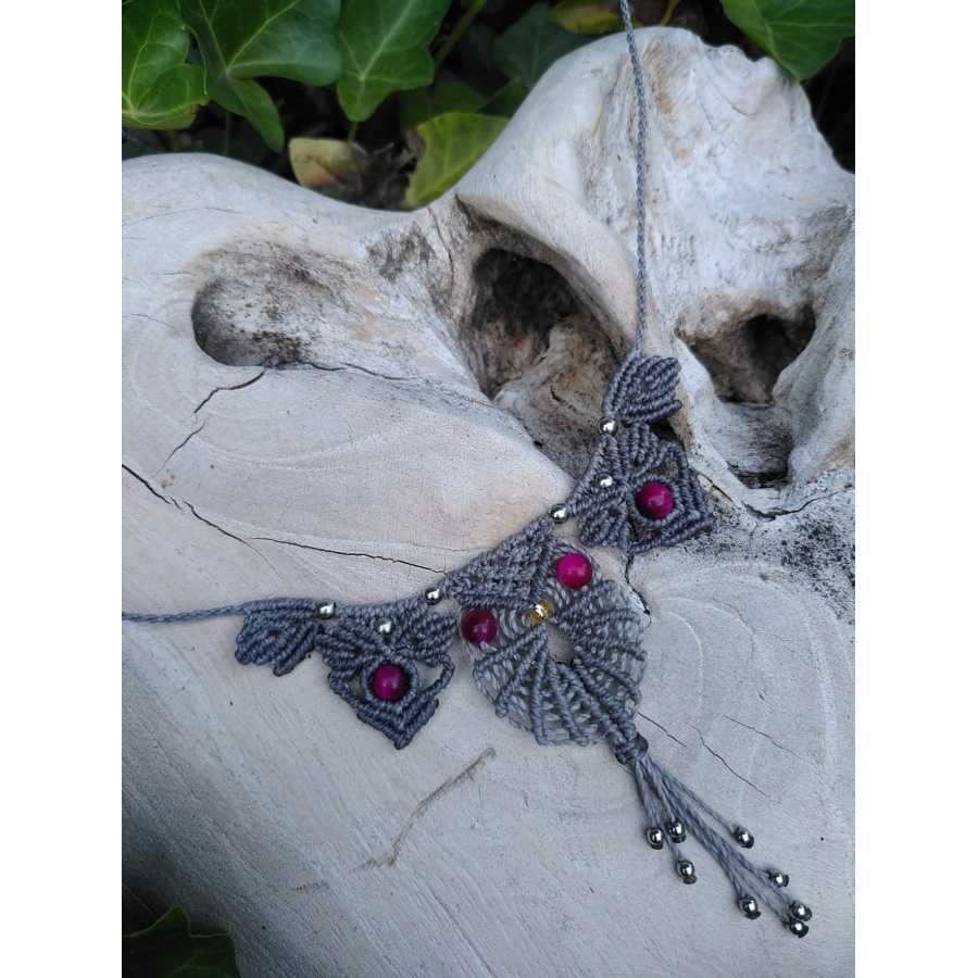 Collier micro-macramé Oeil de tigre rose