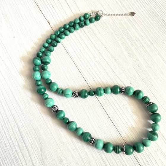 Halskette aus Malachit und Silber