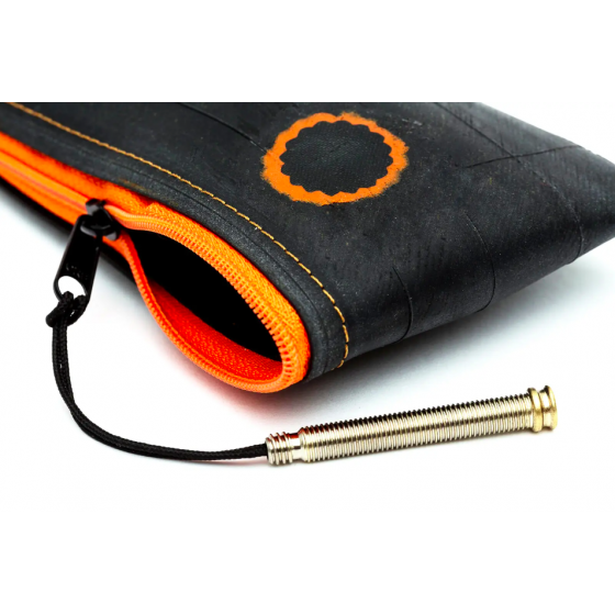 Stiftetui aus recycelten Fahrradrohren, orange