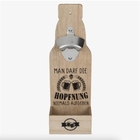 Décapsuleur en métal sur planche en bois avec inscriptions Man Darf