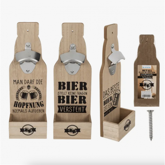 Décapsuleur en métal sur planche en bois avec inscriptions Man Darf