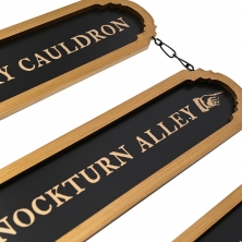 Schild Alumni Diagon Alley Warner Bros - Harry Potter