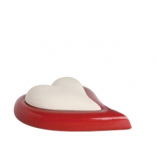 Cœur avec soucoupe rouge