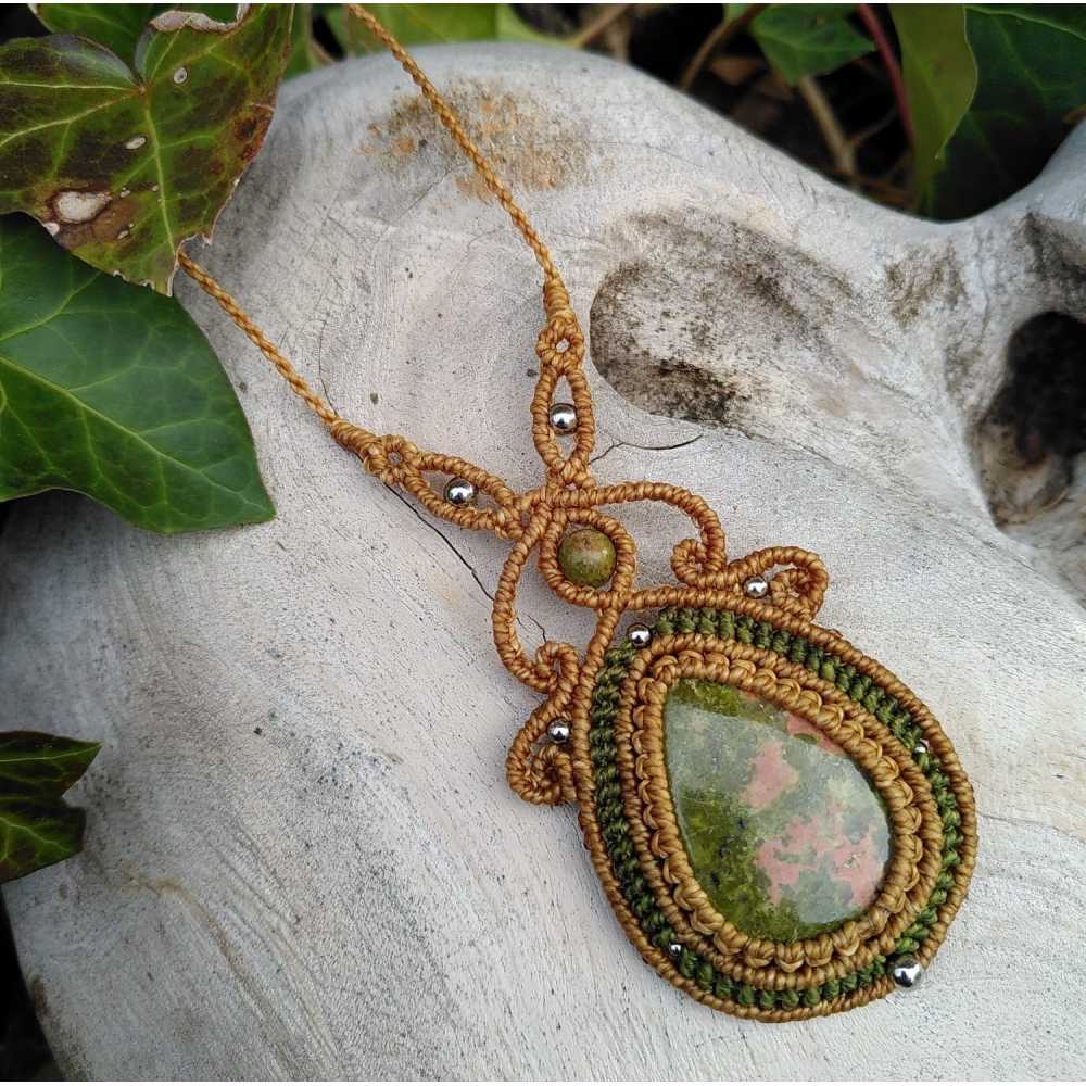 Unakite - Collier pendentif micro-macramé