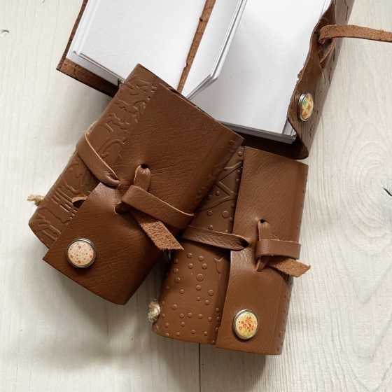 Petit carnet artisanal en cuir - Brun