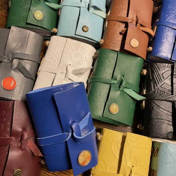 Kleines handgefertigtes Notizbuch aus Leder - Schwarz