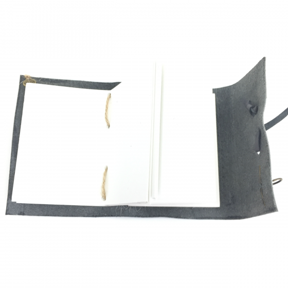 Petit carnet artisanal en cuir - noir