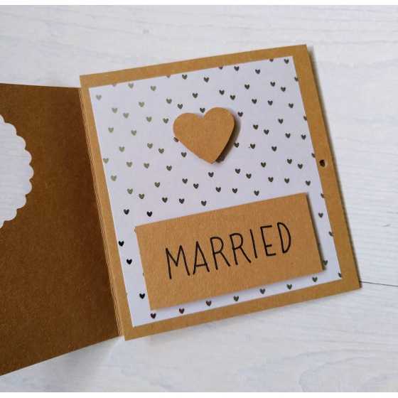 Carte artisanale "Just MARRIED" 3 volets avec enveloppe et 2 petites pincettes en bois