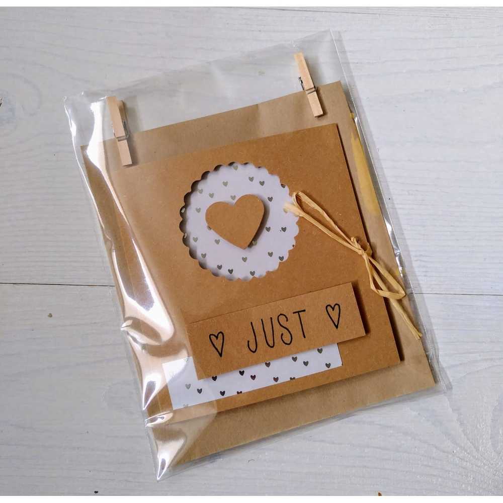 Handgefertigte Karte "Just MARRIED", 3-teilig, mit Umschlag und 2 kleinen Holzpinzetten.