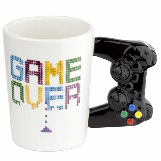 Game Over-Becher mit Henkel in Form eines Controllers