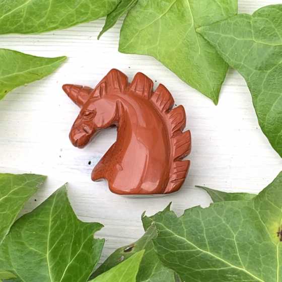 Einhorn aus rotem Jaspis