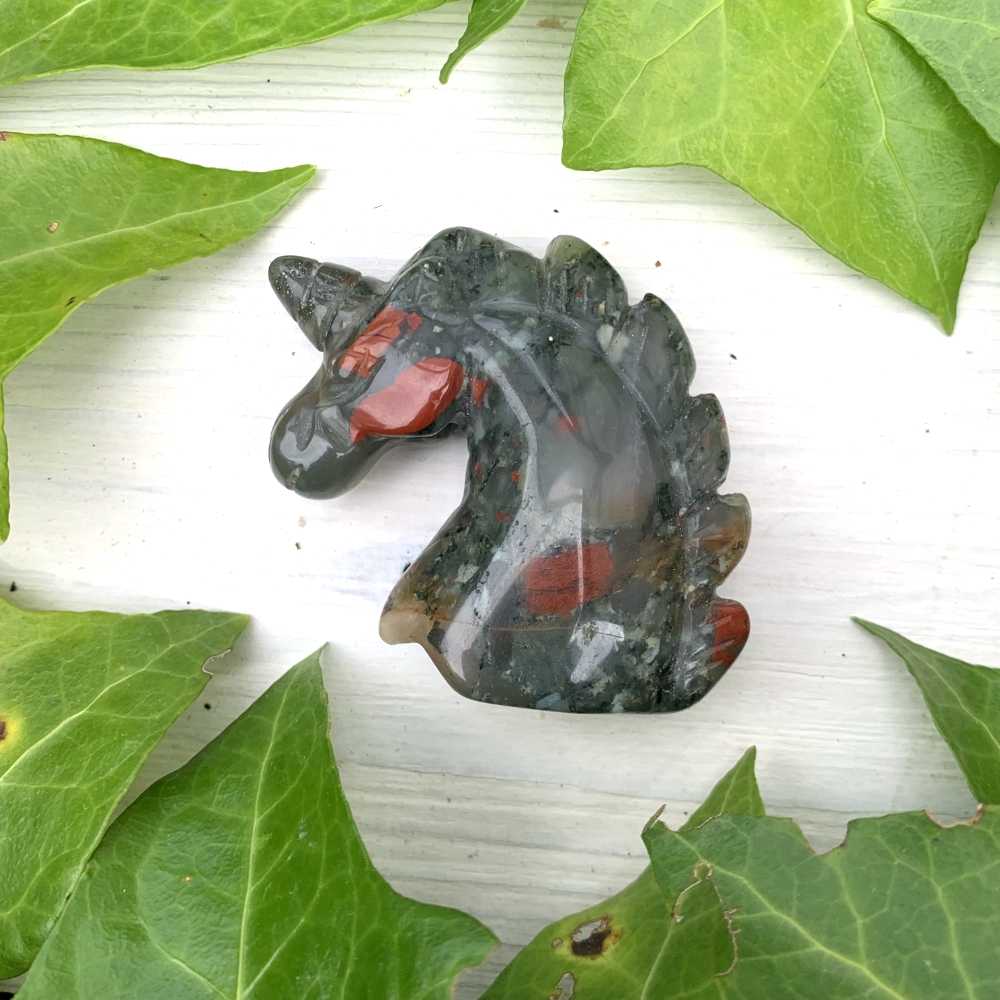 Licorne en Jaspe héliotrope