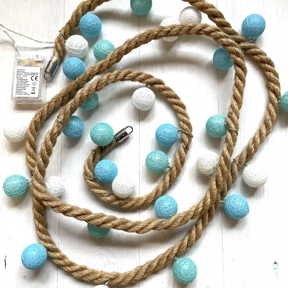 Guirlande LED en corde avec boules de coton
