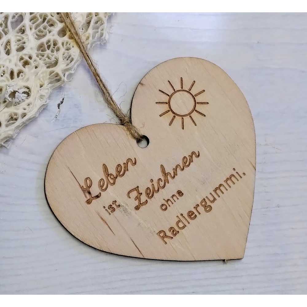 Herz aus Holz "Leben ist Zeichnen ohne Radiergummi."