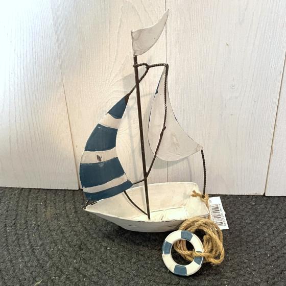Bateau décoratif en métal