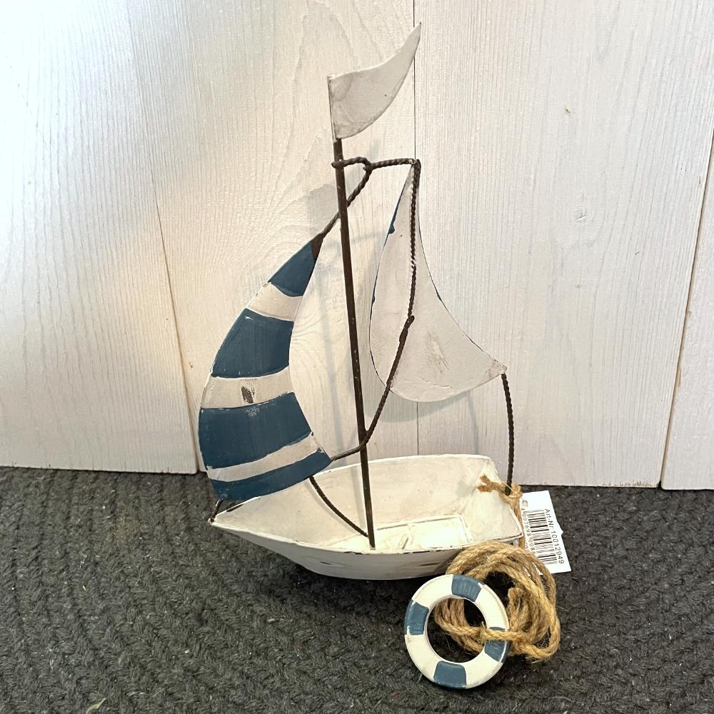 Dekoratives Schiff aus Metall