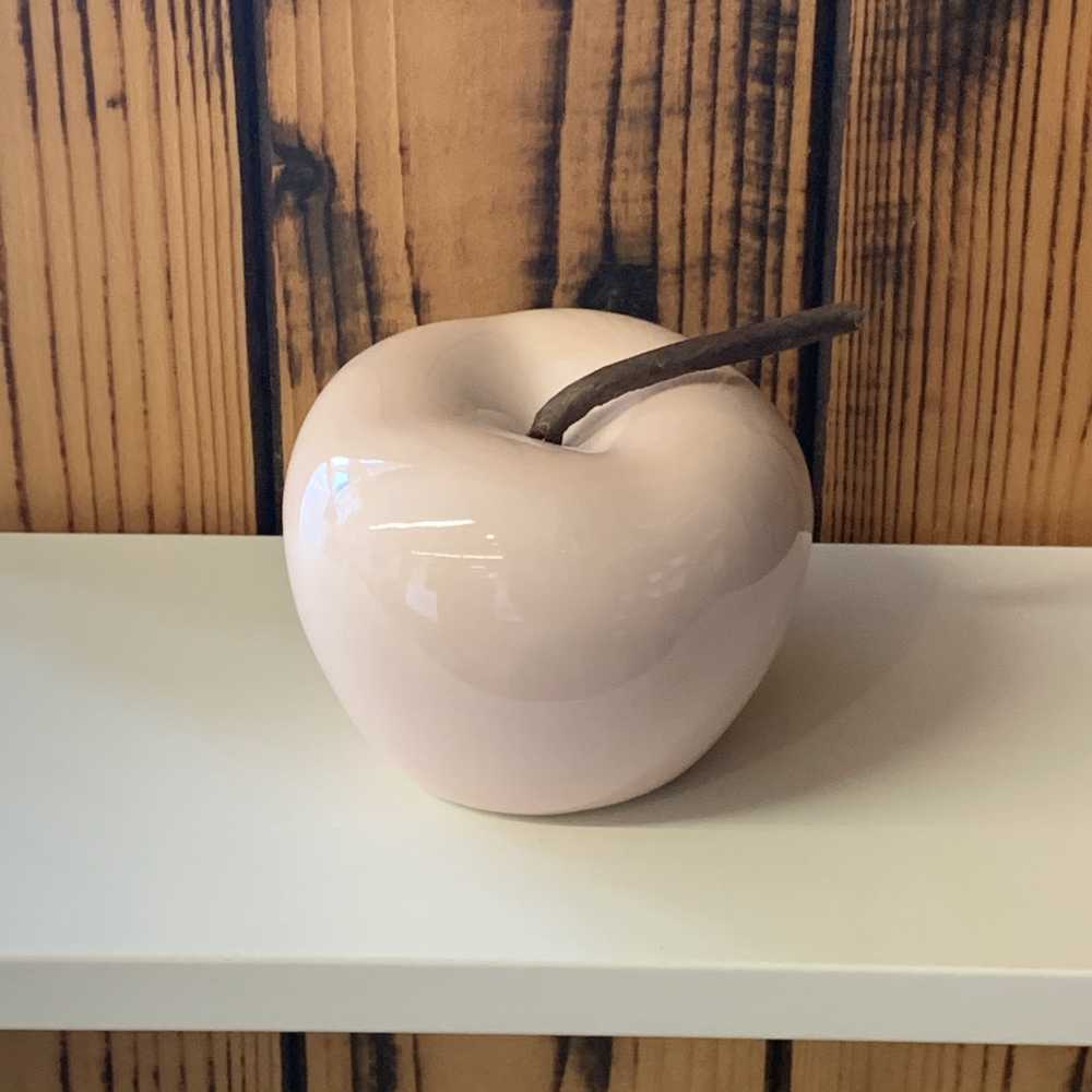 Petite pomme en céramique rose