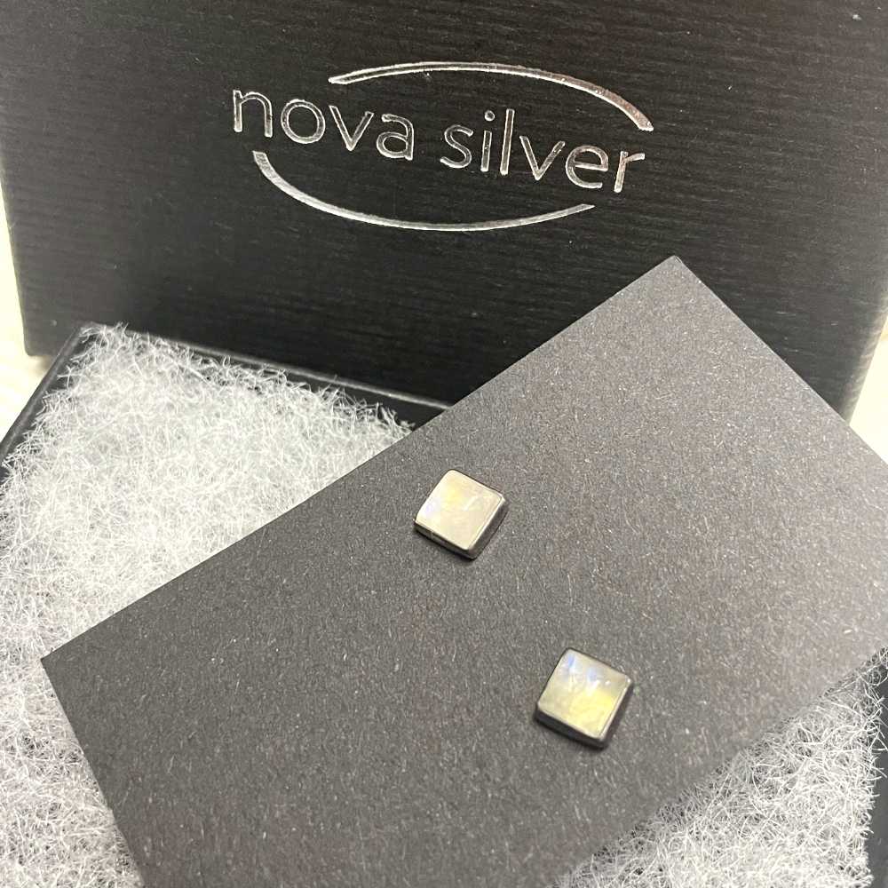 Clous d'oreilles carré pierre de lune 5mm