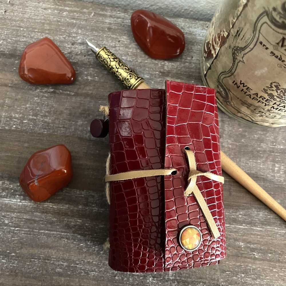 Petit carnet artisanal en cuir - Jaspe rouge Impression Crocodile