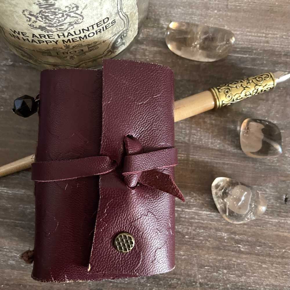 Petit carnet artisanal en cuir - Quartz fumé Bordeau