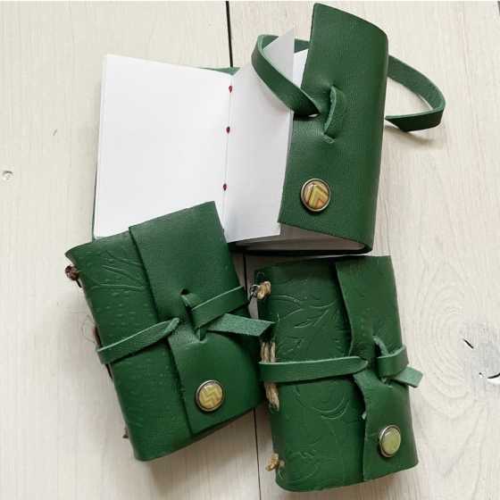 Petit carnet artisanal en cuir - Vert