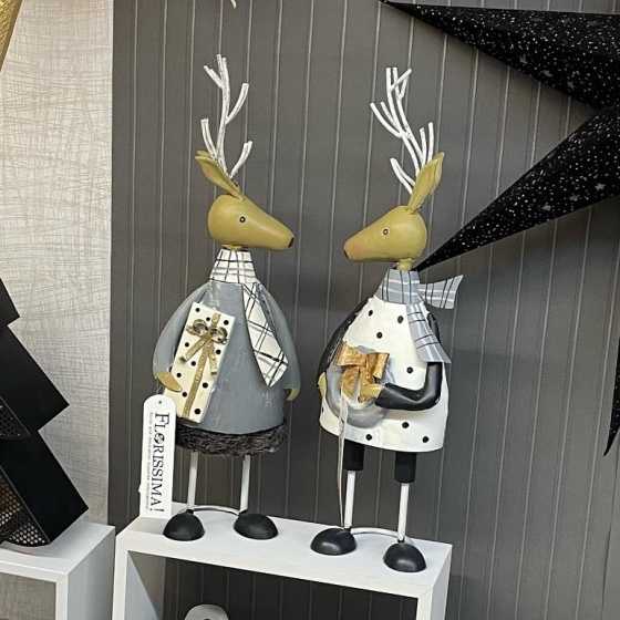 Grand cerf en métal avec cadeau