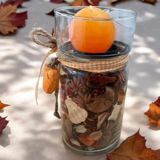 Photophore avec décorations d'automne