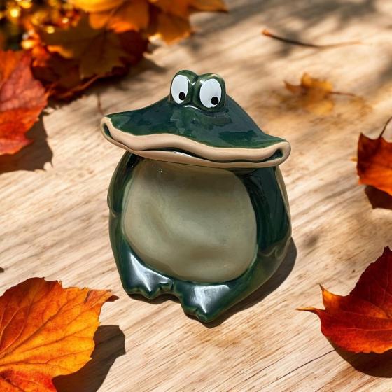 Dekorativer Keramikfrosch