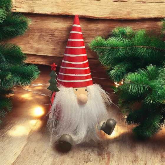 Lutin en métal avec sapin