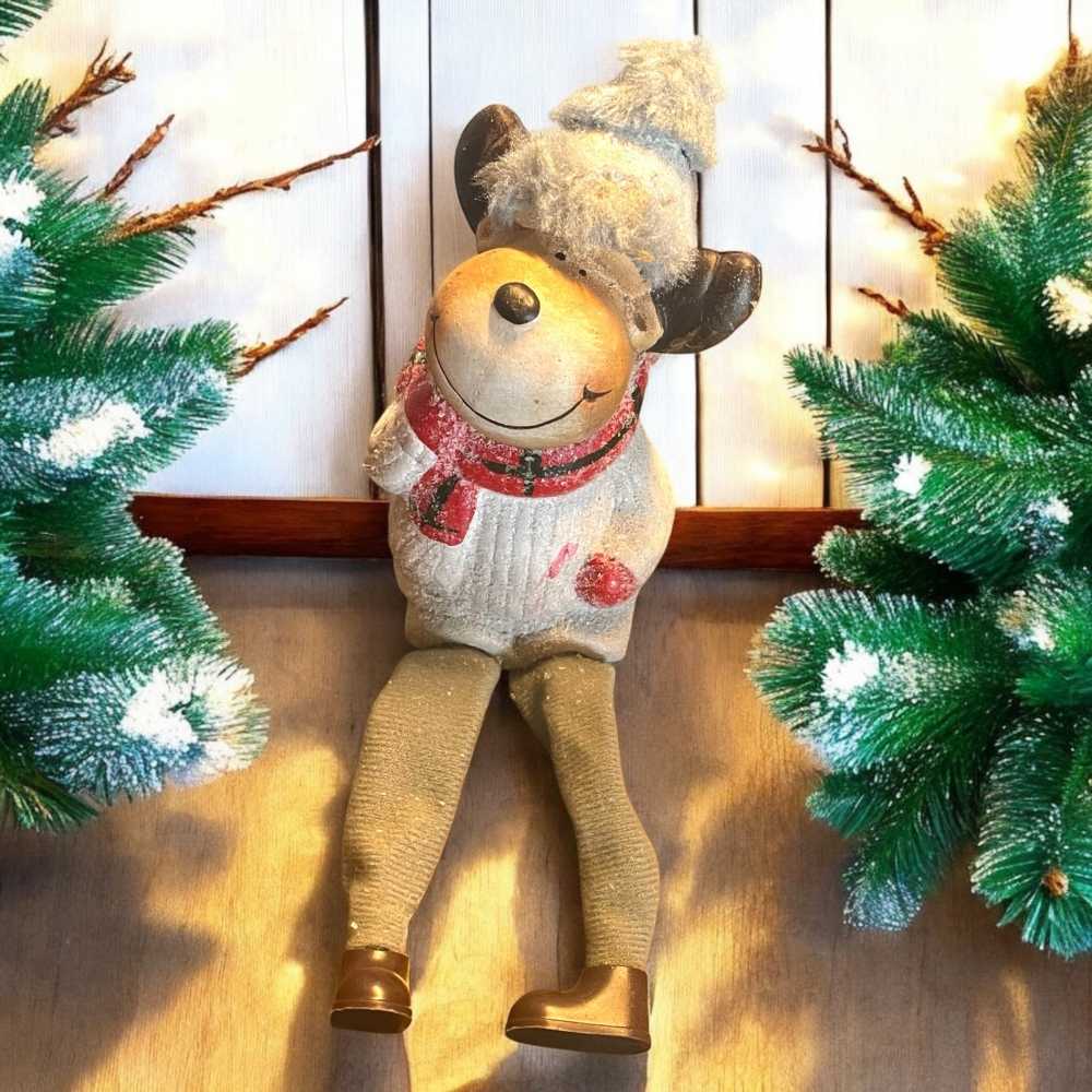 Renne assis en terracotta avec bonnet fourrure