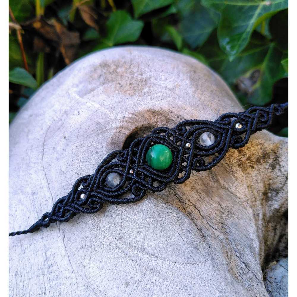 „Transformation und Erneuerung“ - Mikro-Makramee-Armband