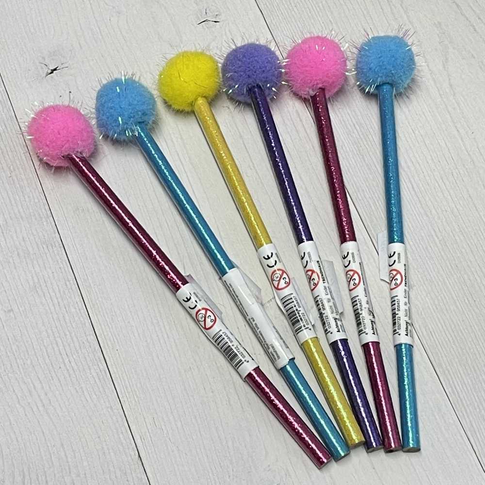 Bleistift mit Pompons