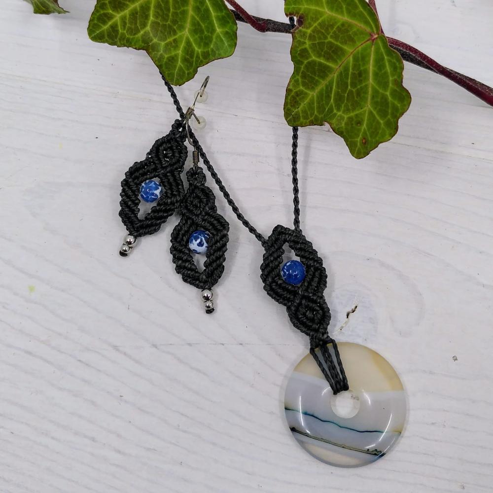 Schmuckset aus aschschwarzem Mikro-Makramee – Blauer Achat – Handgefertigter Schmuck