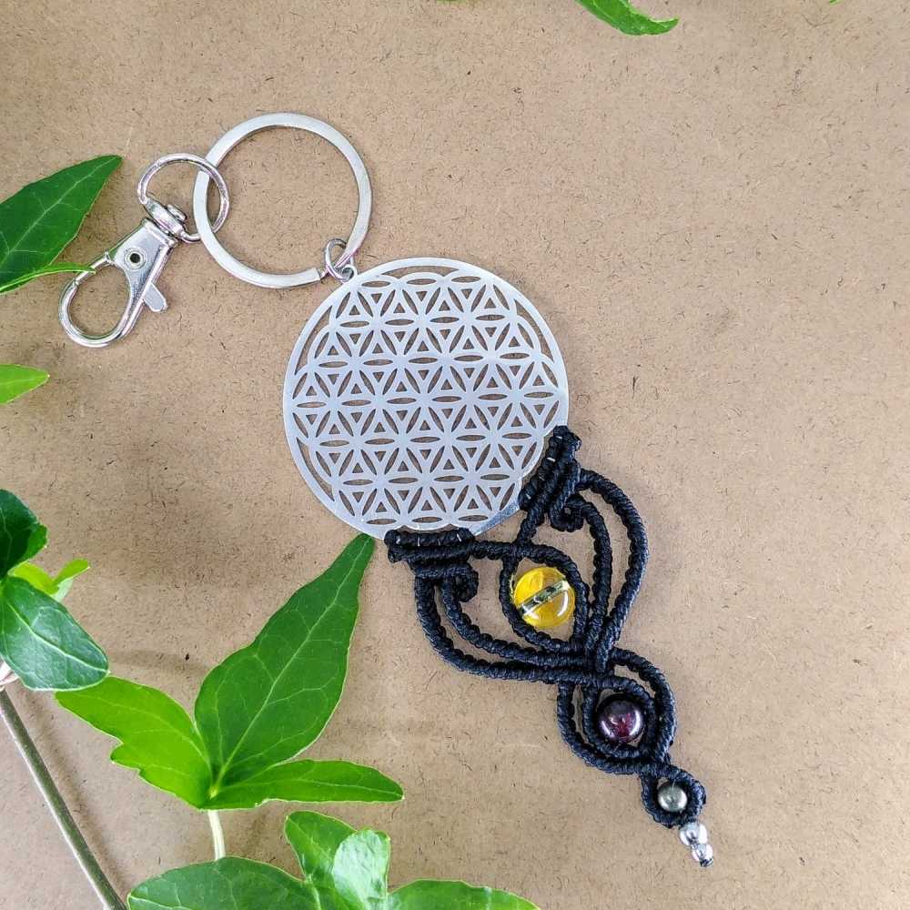 „Erfolg und Gelingen“ - Makramee-Schlüsselanhänger mit Blume des Lebens