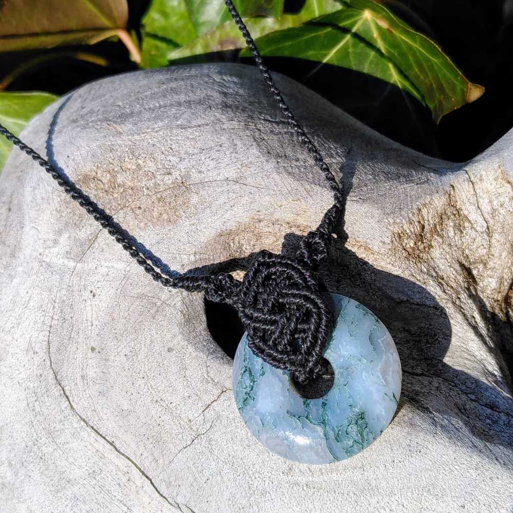 Agate mousse - Collier micro-macramé - donut celtique