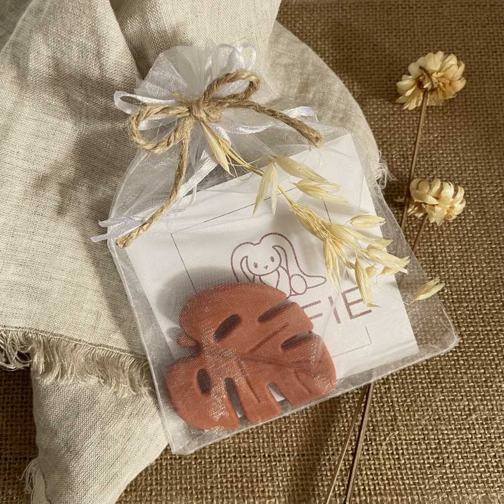 Snufie Beissring – rotes Blatt aus weichem Silikon