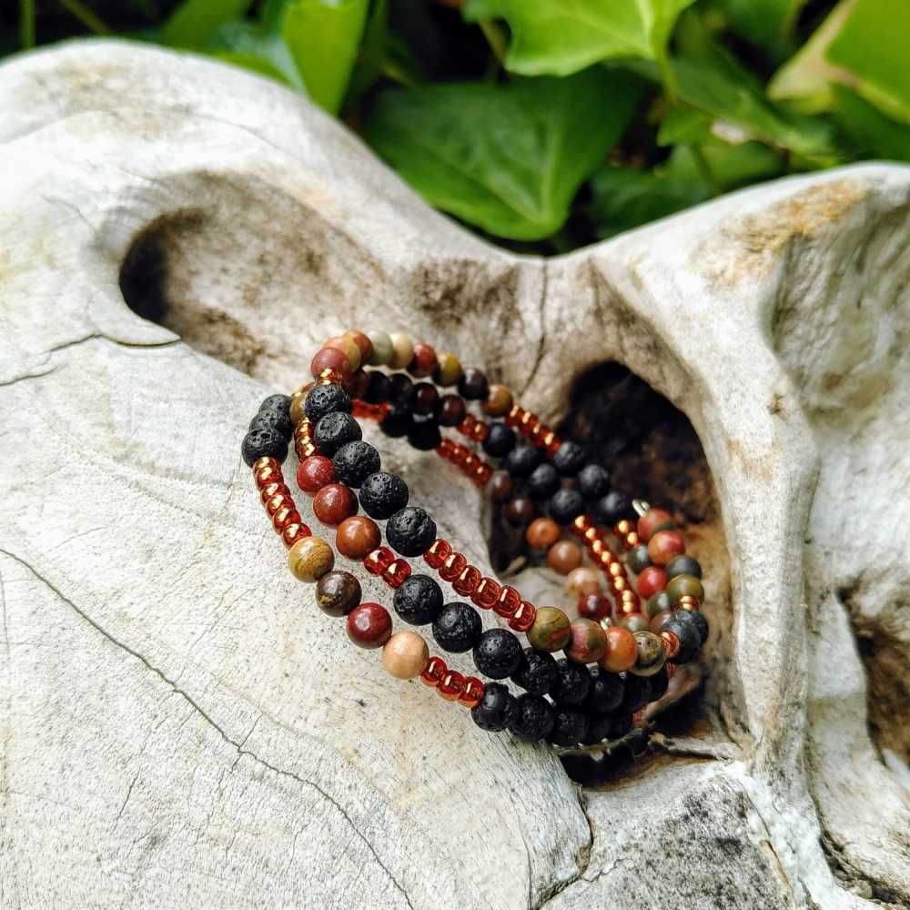 Dreifaches Armband mit Perlen aus Picasso-Jaspis und Lavastein