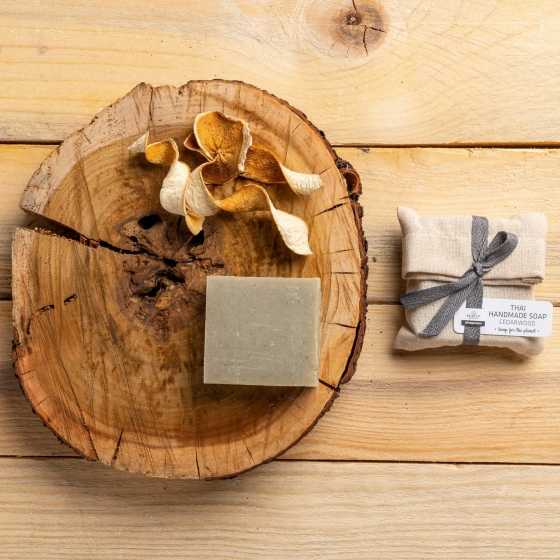 Savon thaïlandais artisanal - Cèdre - Sachet en coton - 100 g - Natyr