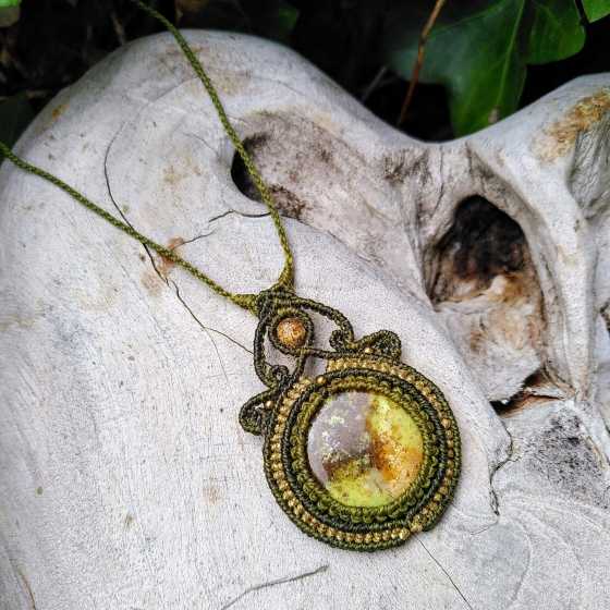 Opale verte - Harmonie, Créativité et Intuition - Collier micro-macramé