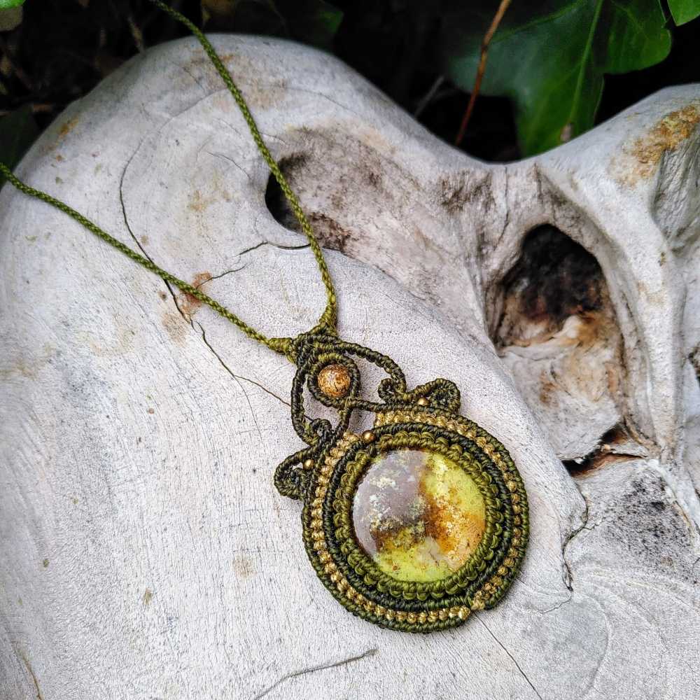 Grüner Opal – Harmonie, Kreativität und Intuition – Mikro-Makramee-Halskette