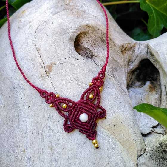 Jade - Petit collier en micro-macramé