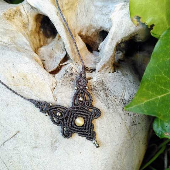 Calcite jaune - Petit collier en micro-macramé - Énergie & Confiance