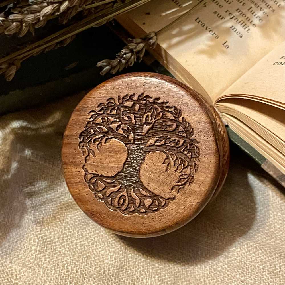 Ritual Kräutermühle – Baum des Lebens | Holz Grinder für Kräuter & Harze