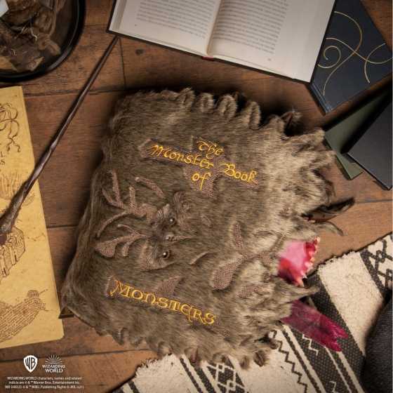 Grande Peluche Livre des Monstres - Harry Potter