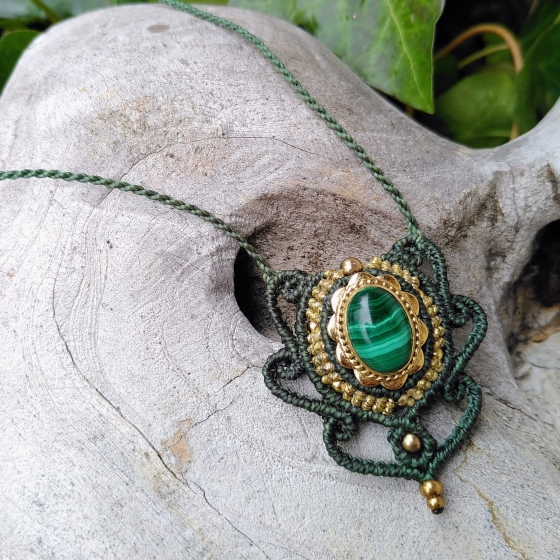 Malachite - Petit collier en micro-macramé
